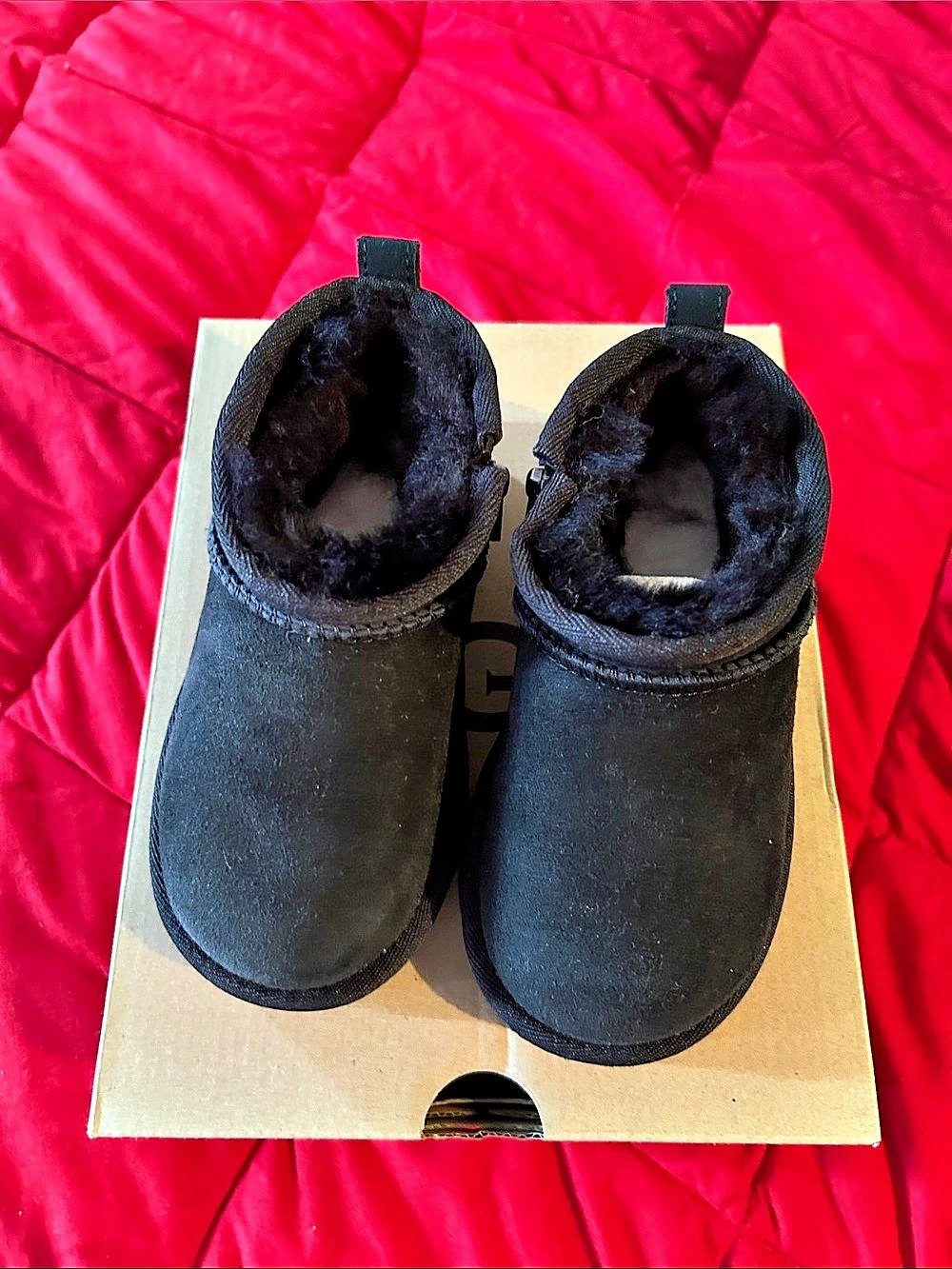 UGG Classic Ultra Mini Boots in Black US 9 Like New